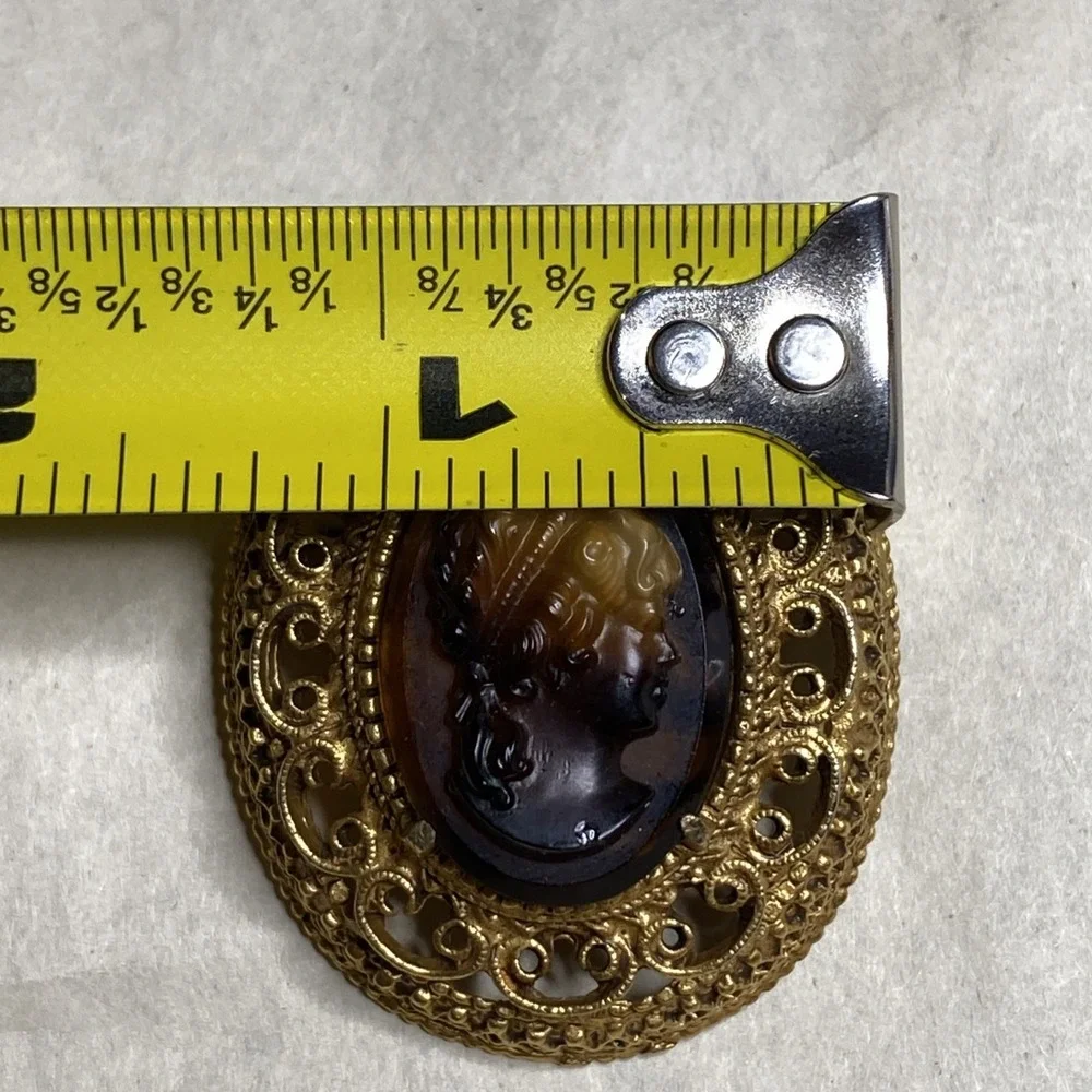 Vtg Florenza Cameo Brooch Goldtone Filigree Oval Has Chip